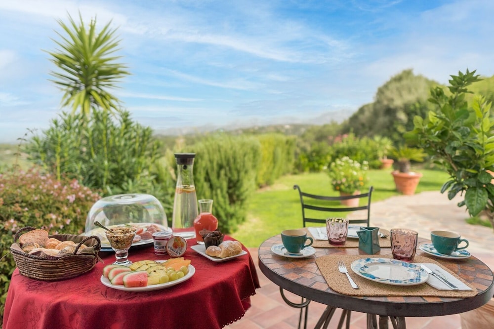 Dolce Luna Bed and Breakfast