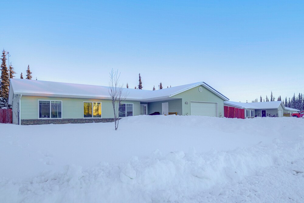 ~ 3 Mi to Ski & Hiking Trails: Soldotna Home