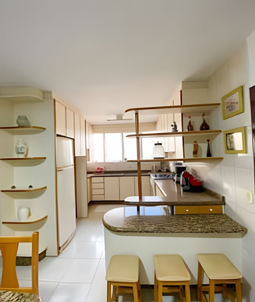 Casa 3 suites 1 quarto piscina AC 10 Hos