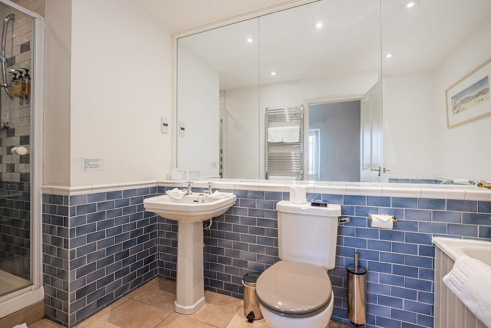 Bridgwater Vacations - Castle of Comfort Hotel  Restaurant - Property Image 2