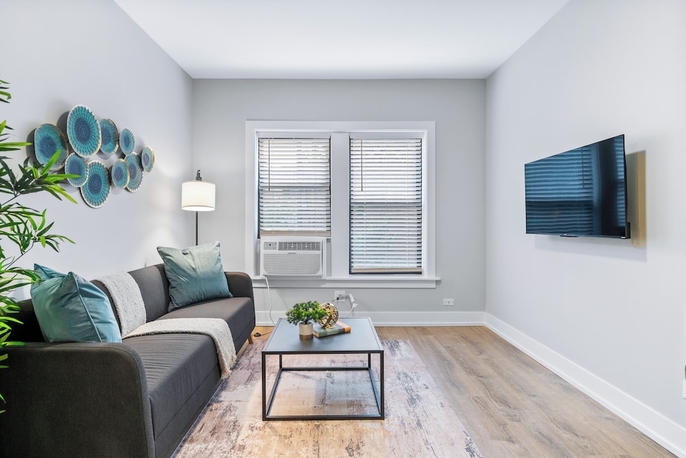 Stylish 1BR in Lakeview - Brompton 1 rep