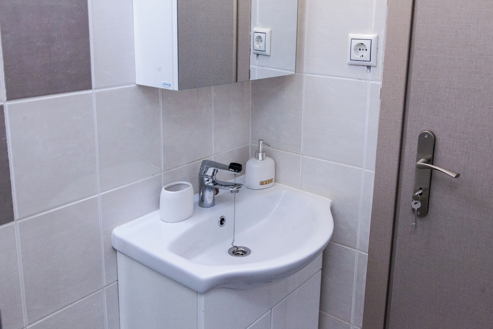 Cozy apt near Stavros Niarchos Park