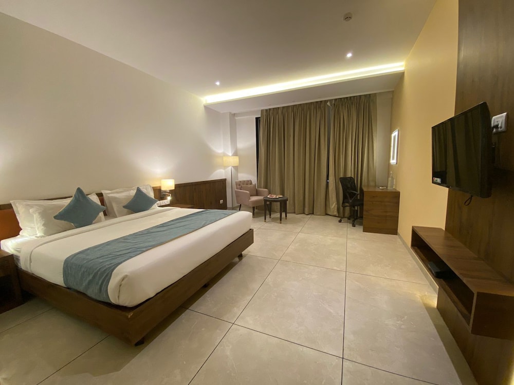 Click Hotel LH Seven Morbi - Property Image 5