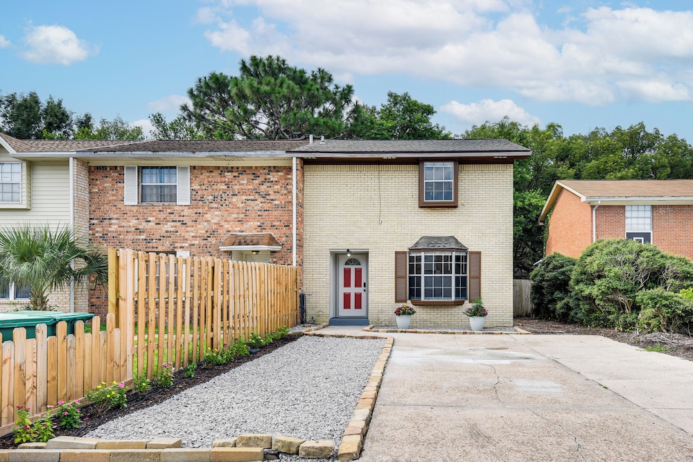 2 Mi to Garniers Beach Park: Pet-friendly FWB Home