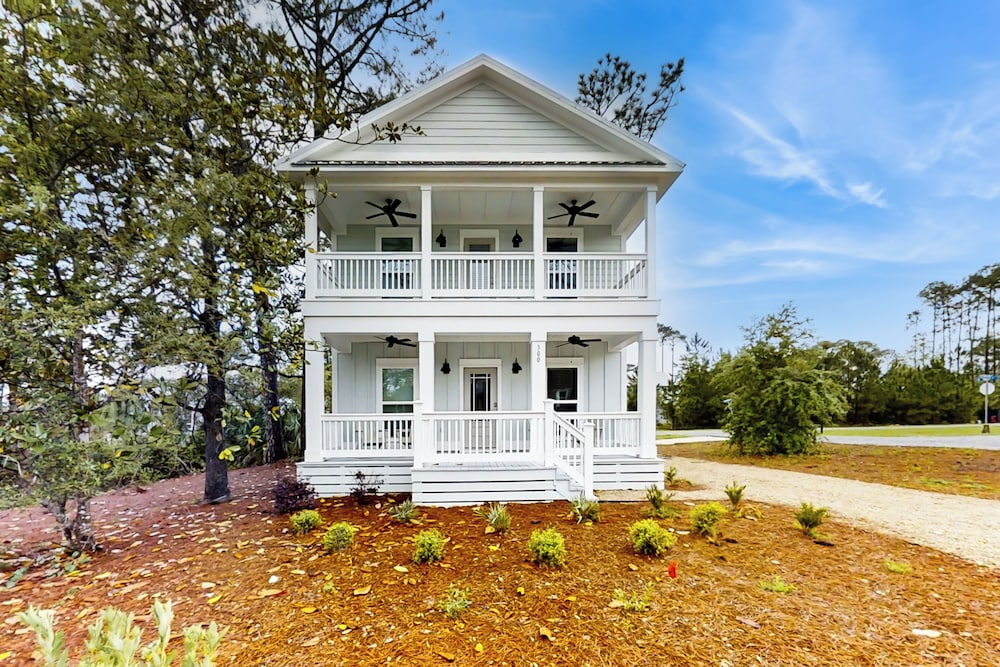 Home Near Beach w/ Pool, Arcade, Decks, W & D