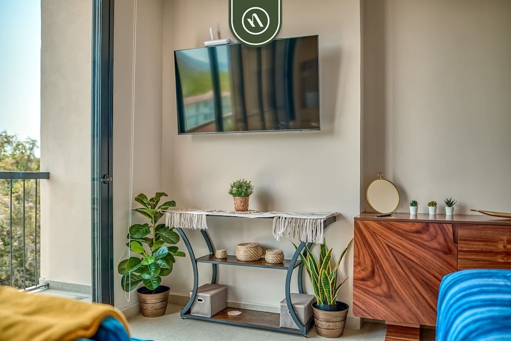 Brand New Studio - 2 Min to Beach - Rooftop Pool