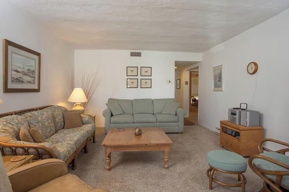 Mariners Court 104