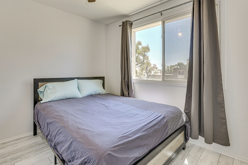 2 Mi to Old Town & Mall: Townhome w/ Pool Access!
