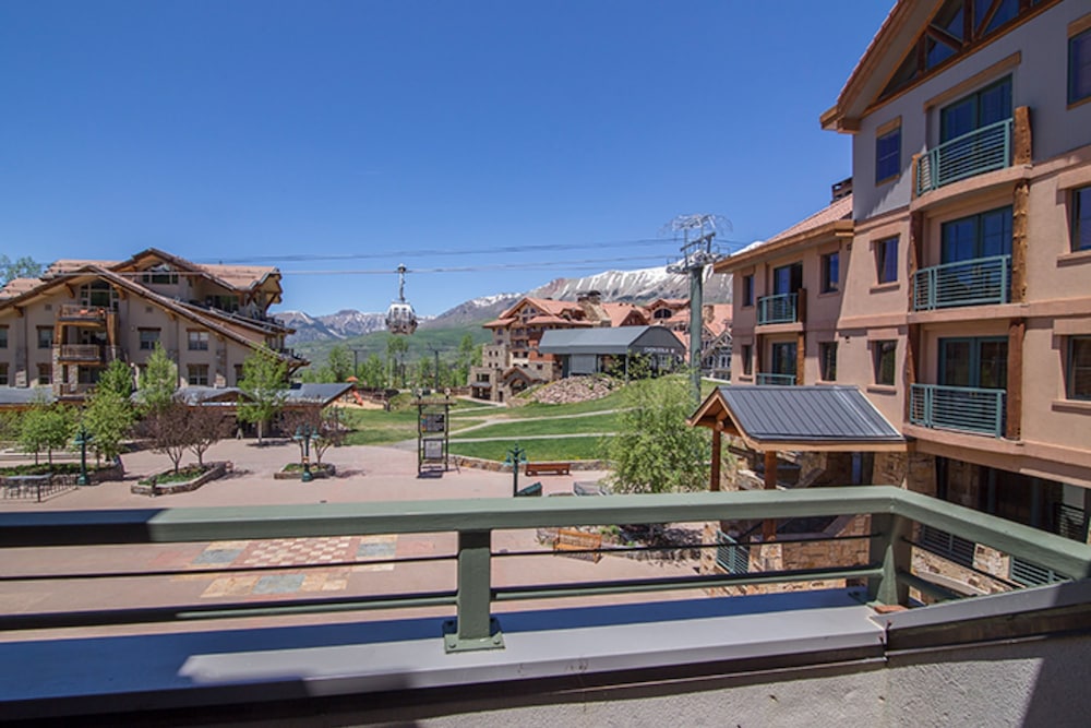 Blue Mesa Lodge 32A by Avantstay Located In The Heart Of Mountain Village w Prime Skiing Access