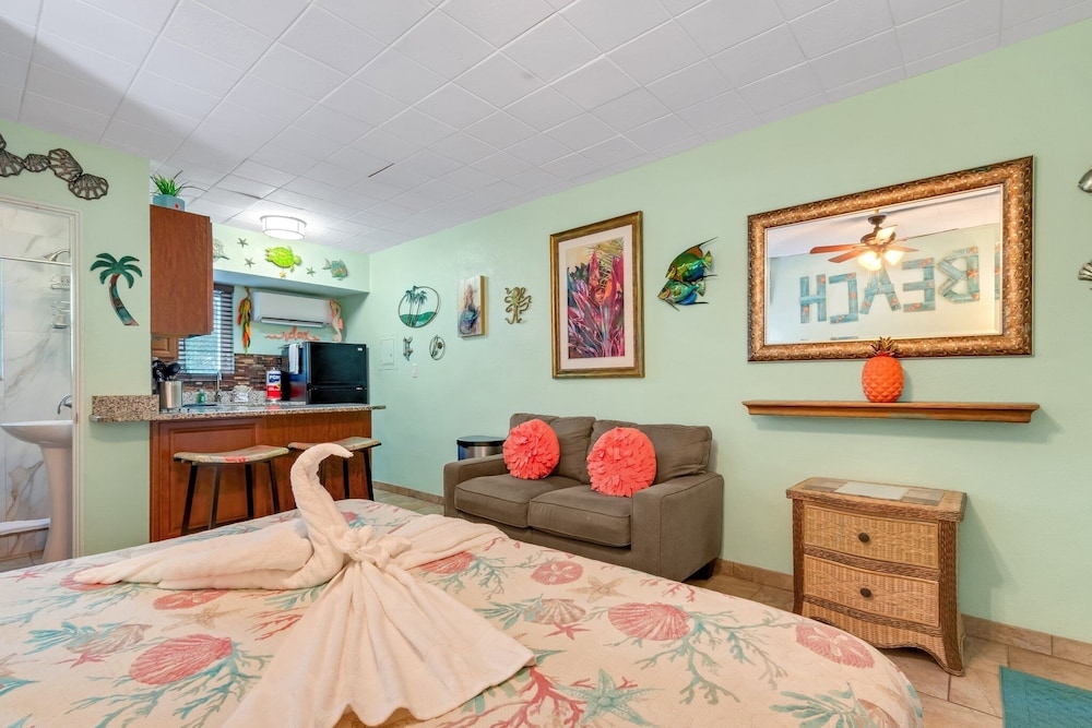 Tropic Terrace #37 - Beachfront Rental 1 Bedroom Condo by RedAwning view 2