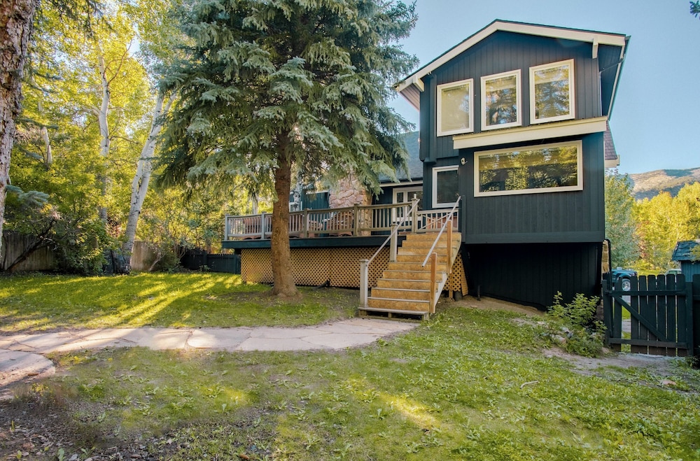 River House Hot Tub 15min to Downtown Skiing