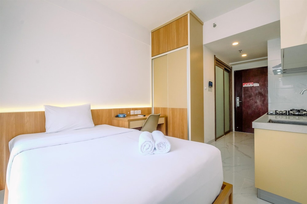 Good Deal And Homey Studio At Sky House Bsd Apartment view 3