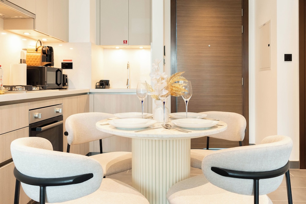Chic 1BR Apartment - The Crest Dubai