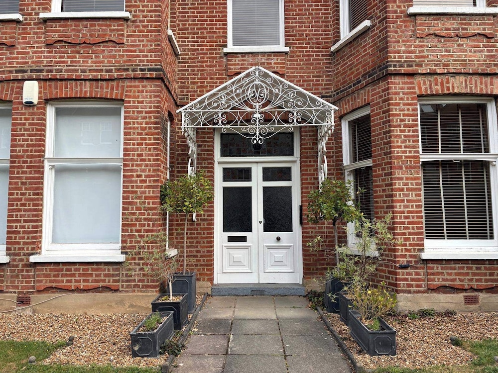 London Apt - Sleeps 5 - Great Transport Links