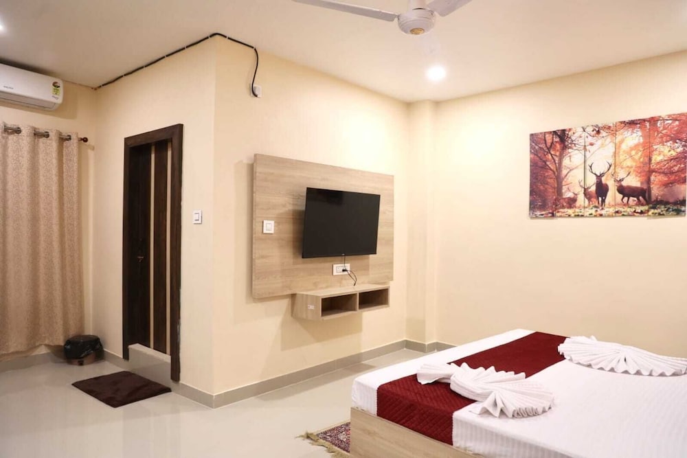 Regal Guest House by ROH