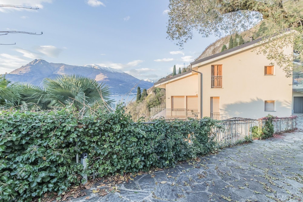 Varenna Paradise 1 in Perledo view 2