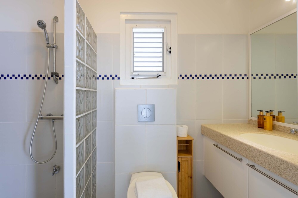 Ocean Whisper Villa in Sint Willibrordus