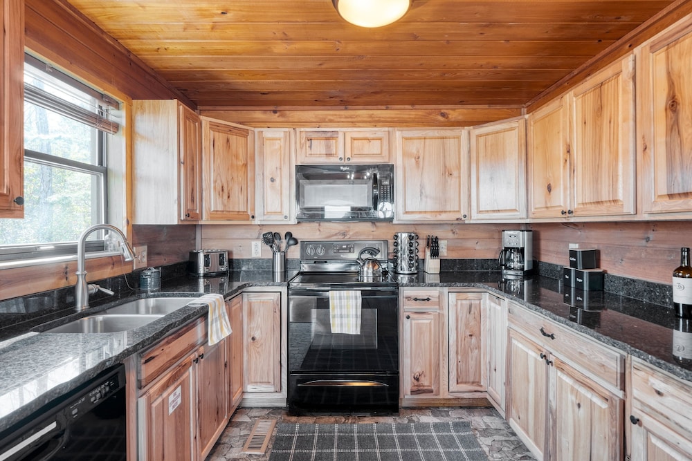 Fontana by Avantstay Gorgeous Mountain Cabin w Views Hot Tub Game Room