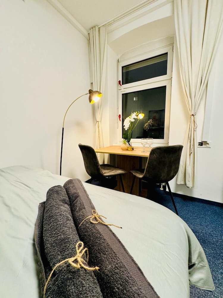 Spacious 7BR Apartment Prime Location