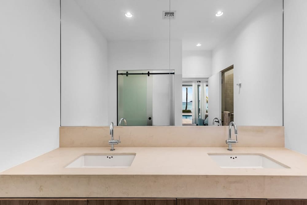 Newly Renovated Notos Cove Villa Property