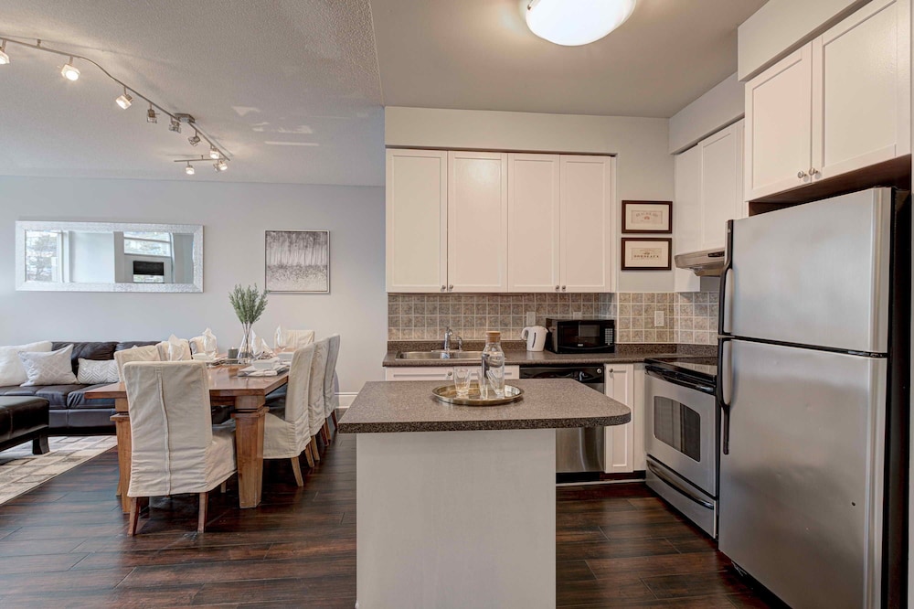 Pelicanstay at Square One Mall