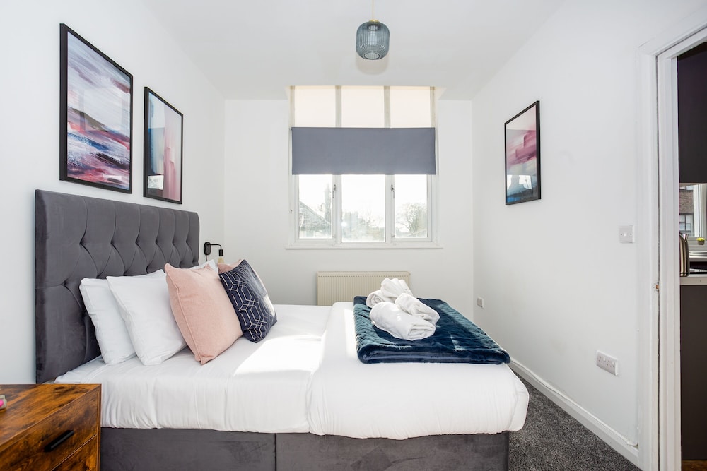 The Central Flat 4 view 3