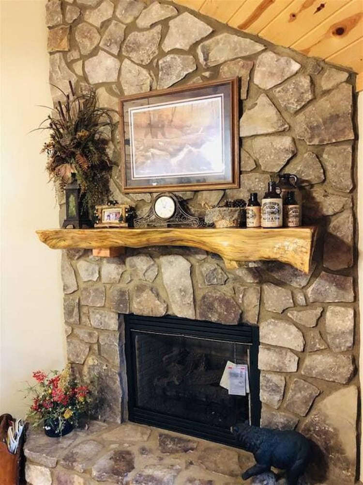 Dragons Den - Wonderful Mountain Cabin for Whole Family Coosawattee River Resort view 3