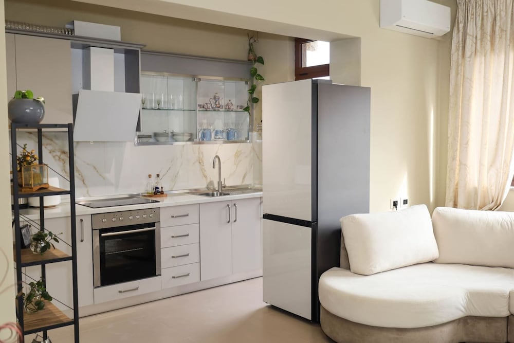 Kron s Apartment in Shkod r