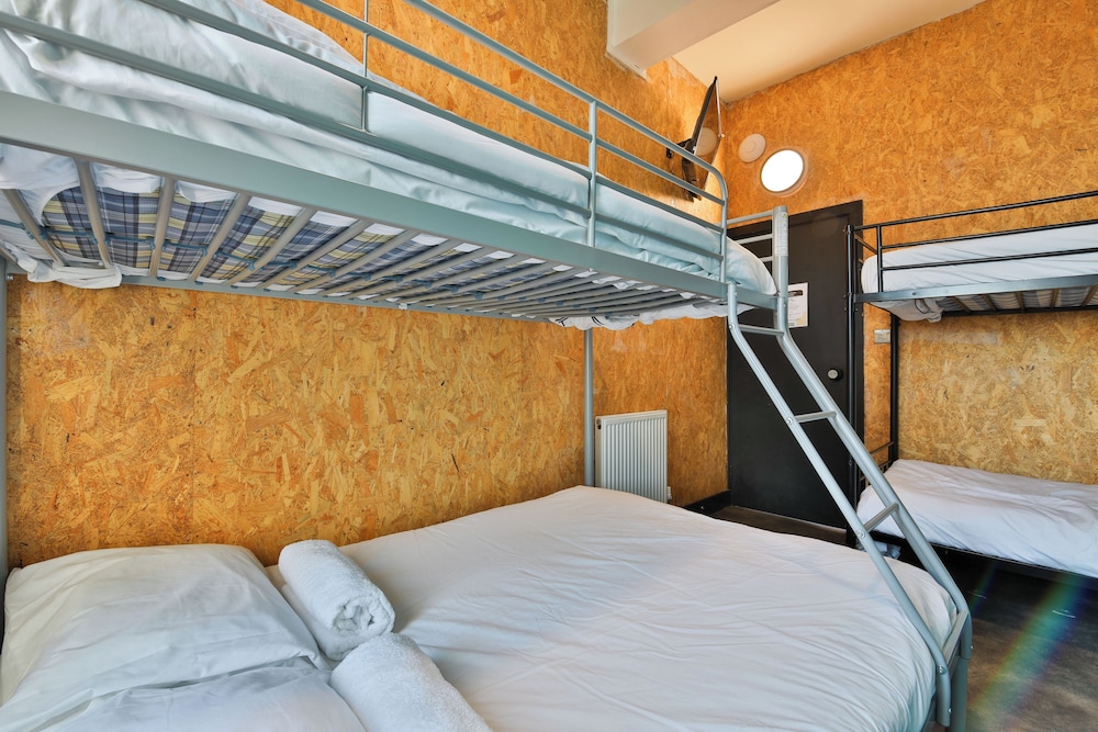 Studio 95 - Shared & Private Rooms