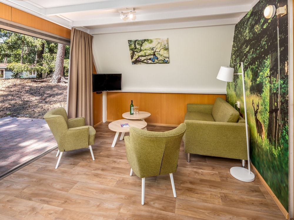 Bungalow in Bospark 't Wolfsven Near Nature view 5