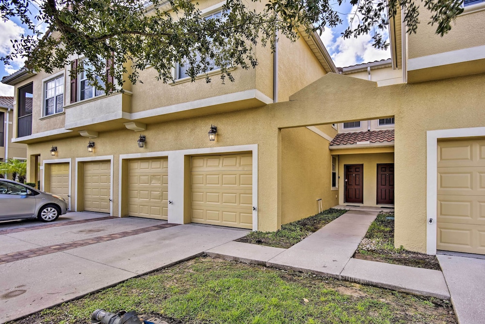 Kissimmee Retreat w/ Pool Access < 4 Mi to Disney!