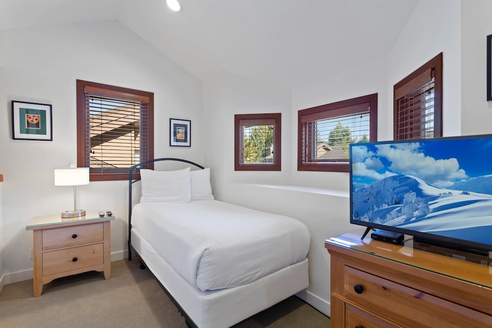 Lakeside at Deer Valley Resort - Two Bedroom Condo #1733 2 Condo