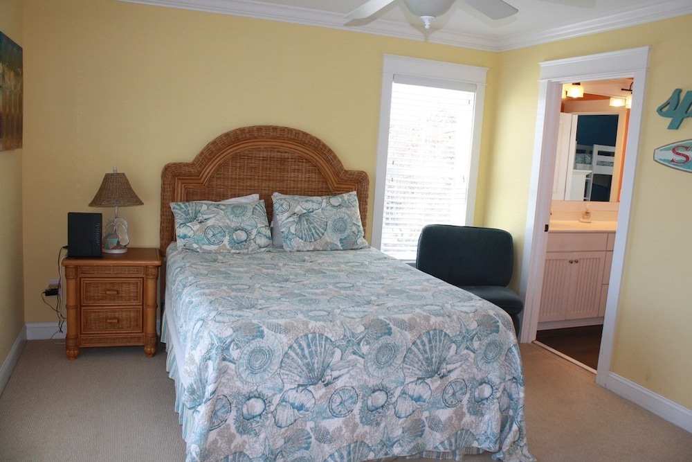 Beach Crew 4 Bedroom Home by RedAwning