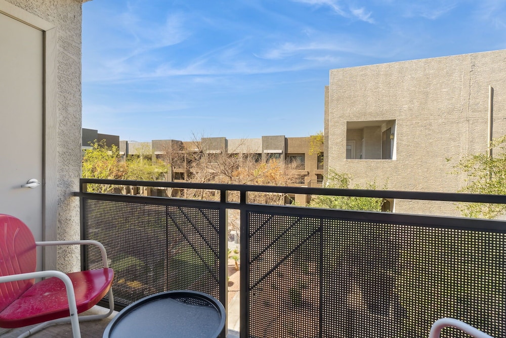 CozySuites at Zone Westgate