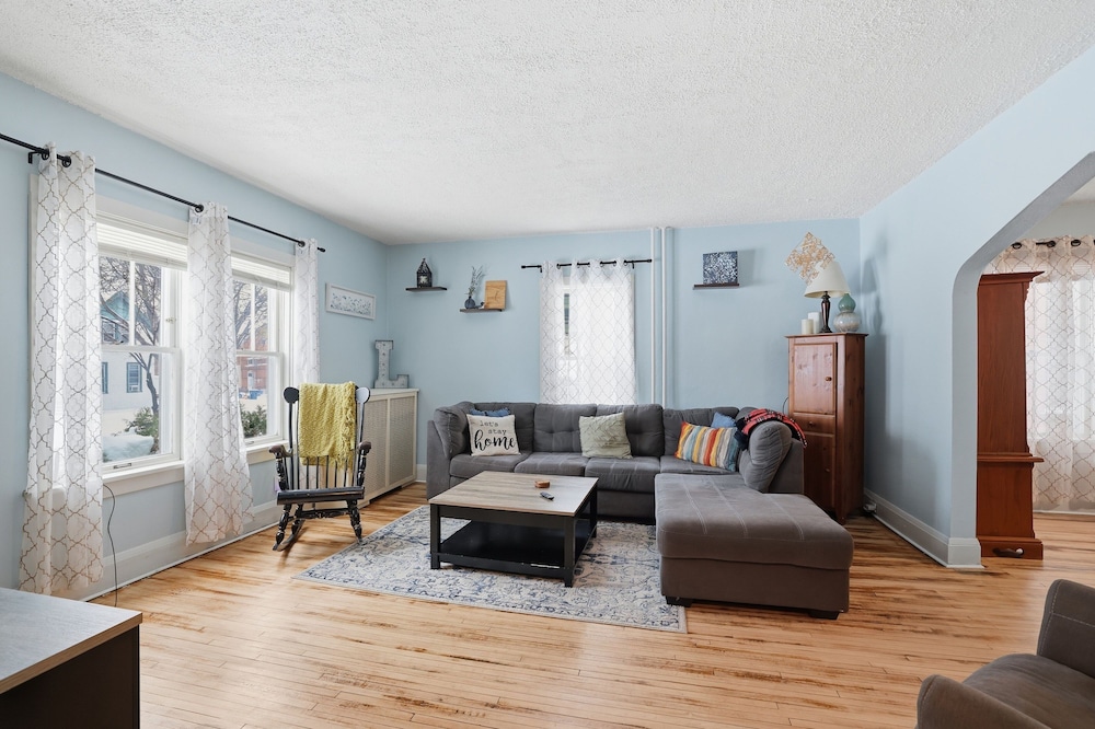 Charming St Paul Getaway 4 Bedroom Home