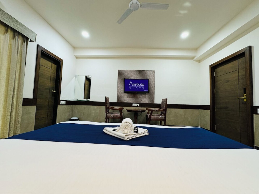 Col's Hotel Uphaar