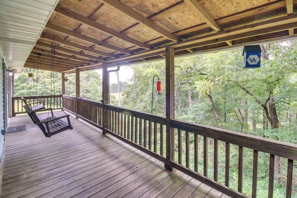 Family Home w/ Game Room! 1 Mi to Dale Hollow Lake