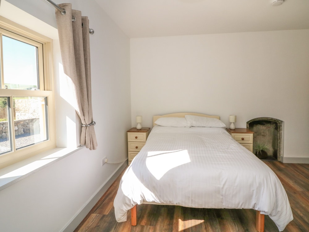 Macreddin Rock Holiday Cottage view 3