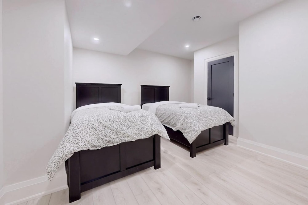 Lucky Mansion Luxury Villa in Fort Erie