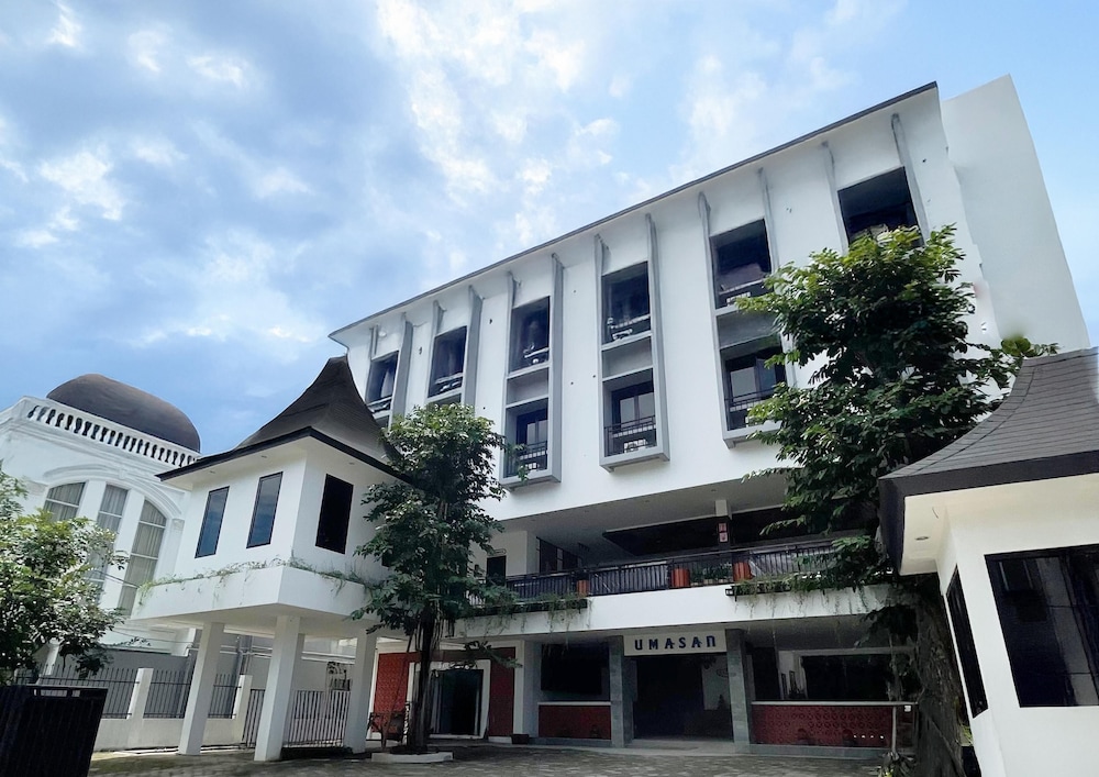 UMASAN COLIVING & RESTO PONDOK INDAH