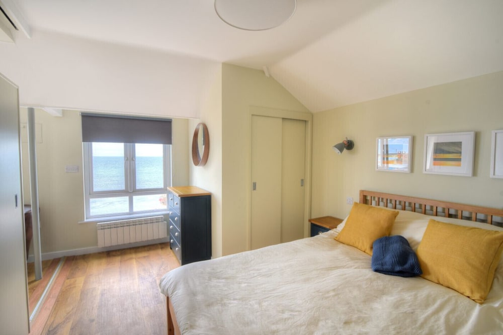 3 Beach Way House