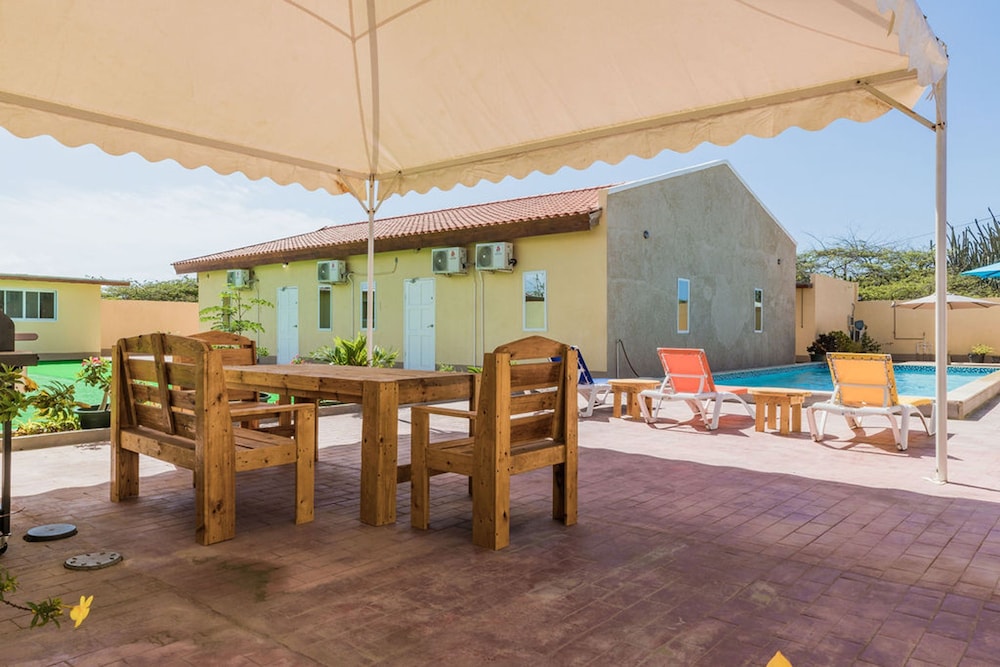 Rooi Santo Studio w King Size Bed Pool
