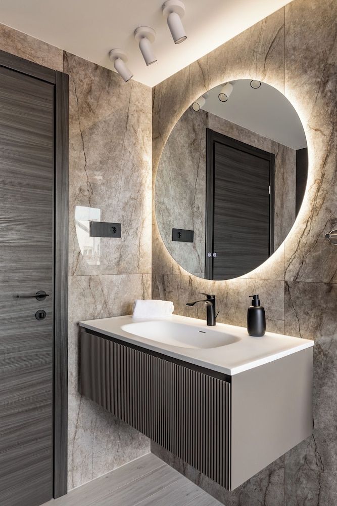 Villa Palace Al Nera Luxurius at sea With 2 Swimming Pools Saunas