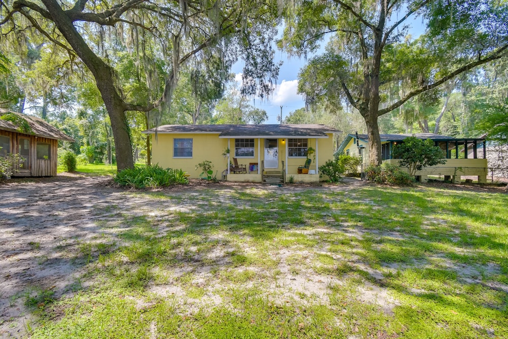 Hawthorne Retreat w/ Casita + Lake Winnott Access!