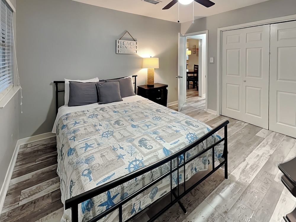Pleasure Pier Retreat Manor by Ryson Vacation Rentals