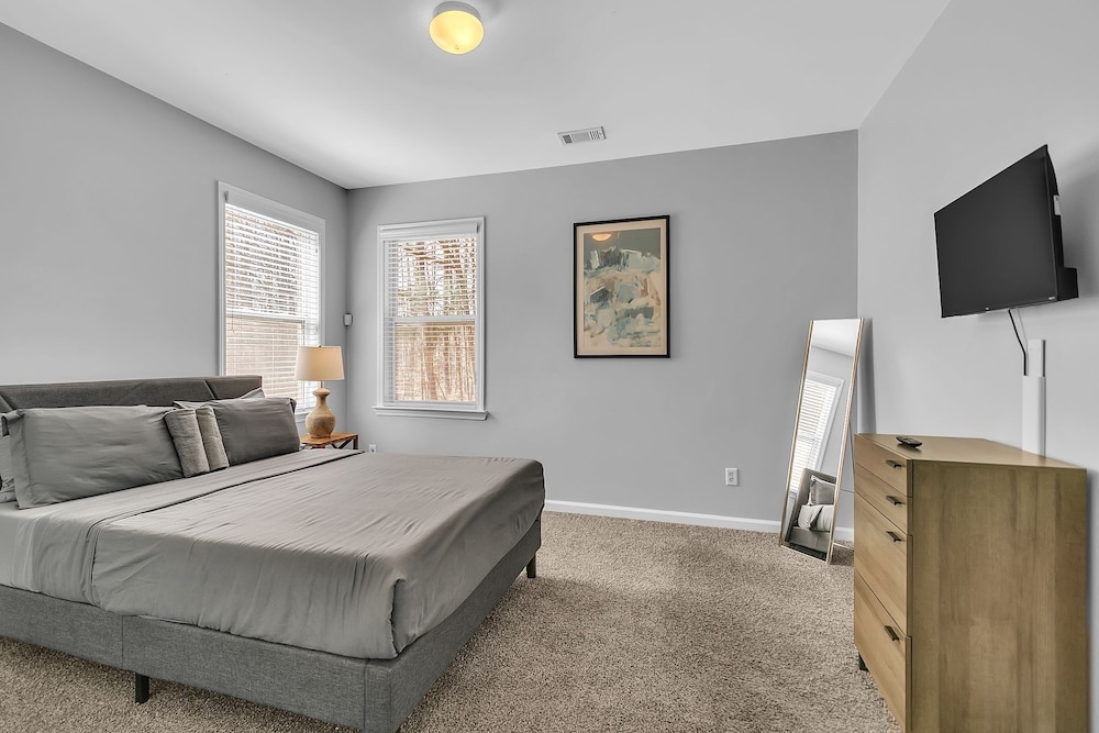 Spacious Family Retreat in Atlanta - Sleeps 10