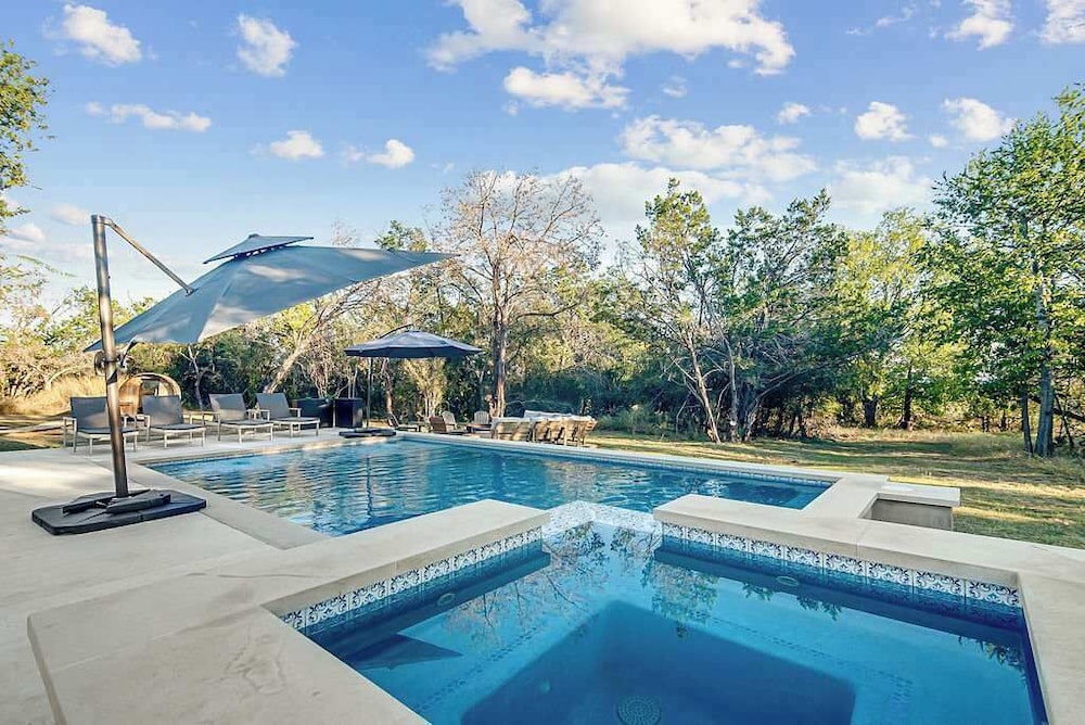 Luxe Poolside Retreat W/sauna-minutes From Downtown!