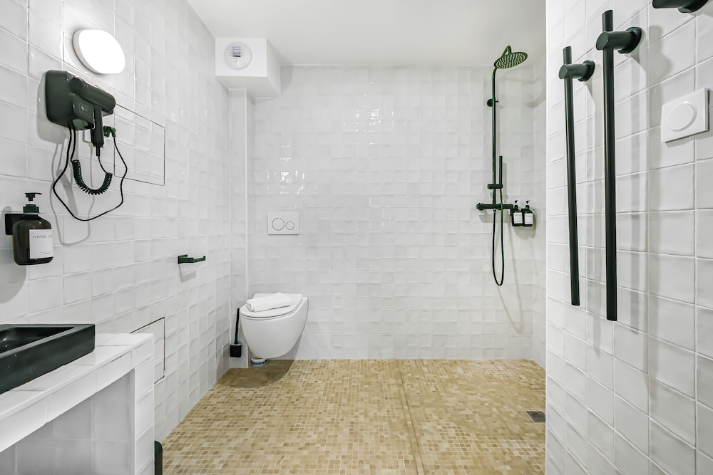 JIJI Suites