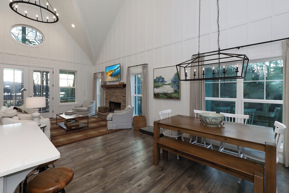 Scenic 4BR 2BA Lake Burton Home