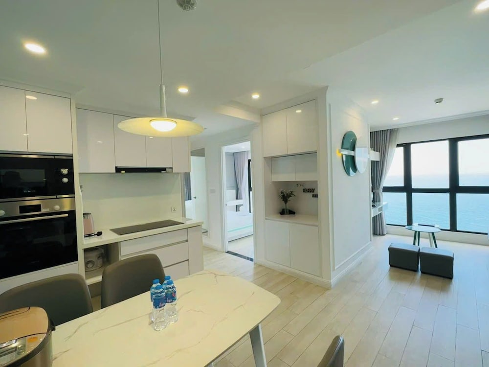 Gold Coast Balcony Serviced Apartment